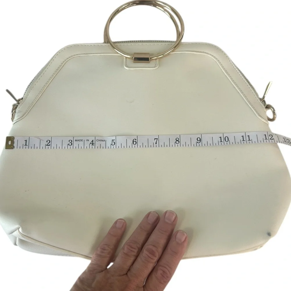 IMAN Gold Ring Handles Ivory Bag Global Chic Preppy Purse Handbag